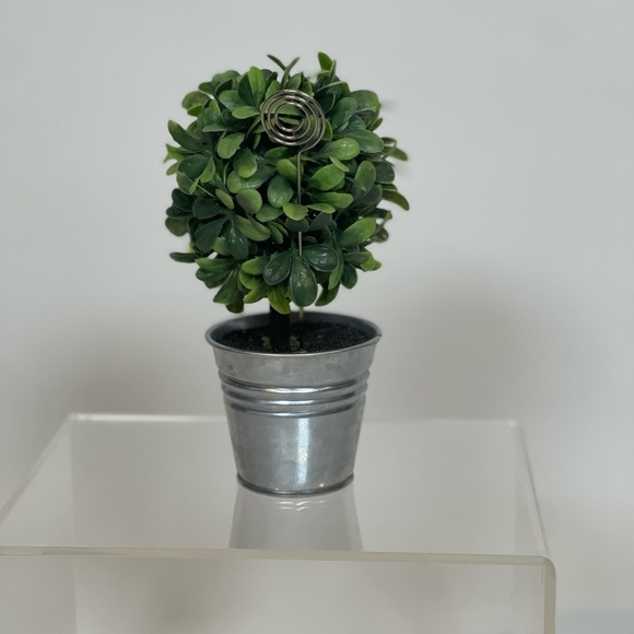 Home decoration. Set of 4 items. Clear acrylic stand not included. - Picture 4 of 7